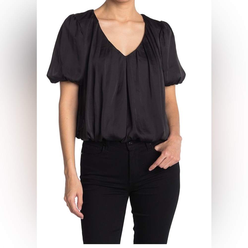 Astr the Label Bubble Hem Short Sleeve Top